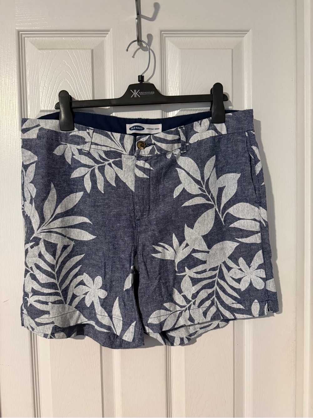 Old Navy Navy and White Tropical Print Women's Shorts
